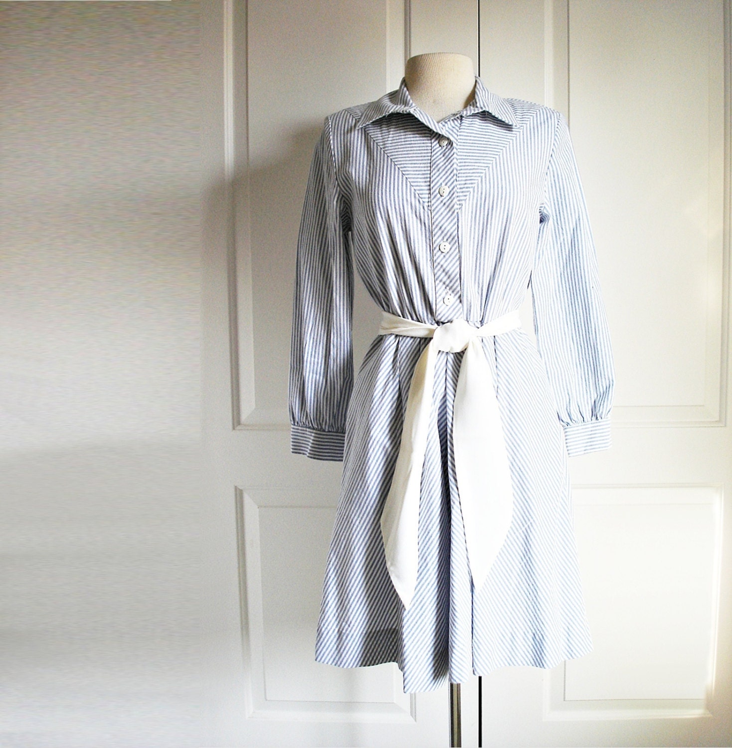 Vintage 80s nautical stripe dress/ vertical blue & white stripes shirt dress/ cotton sailor dress/ preppy dress/ country club apparel