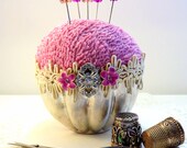 Pincushion needlecraft vintage Jello mold Victorian Easter lavender nubby flower filigree decorative straight pins TAGT tenX
