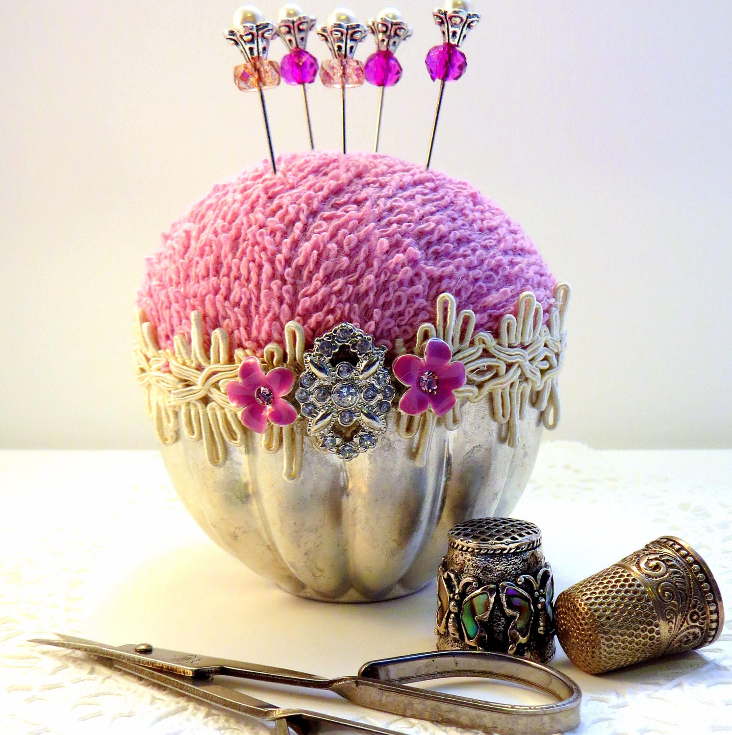 Pincushion needlecraft vintage Jello mold Victorian Easter lavender nubby flower filigree decorative straight pins TAGT tenX