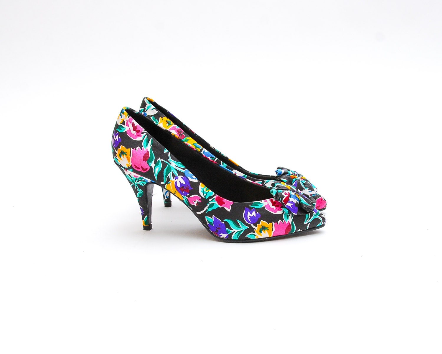 80s Pumps - Floral Print Heels - 1980s Sateen Spring High Heels with Floral Rosette on Toe - NOS SIZE 7 37