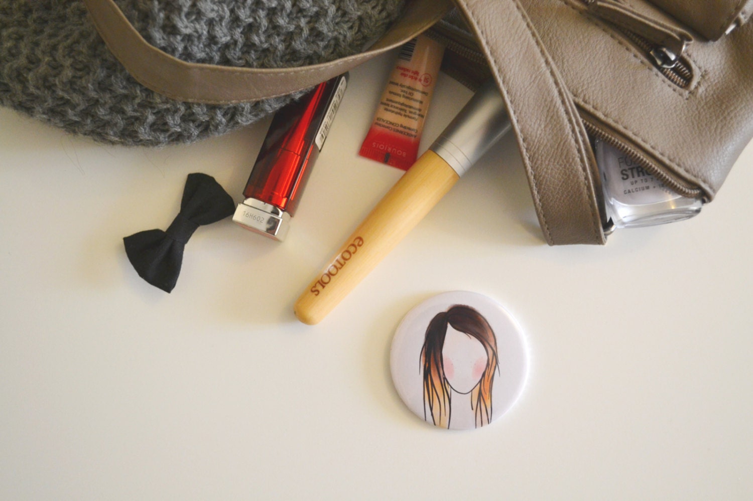 Estée Illustrated Pocket Mirror