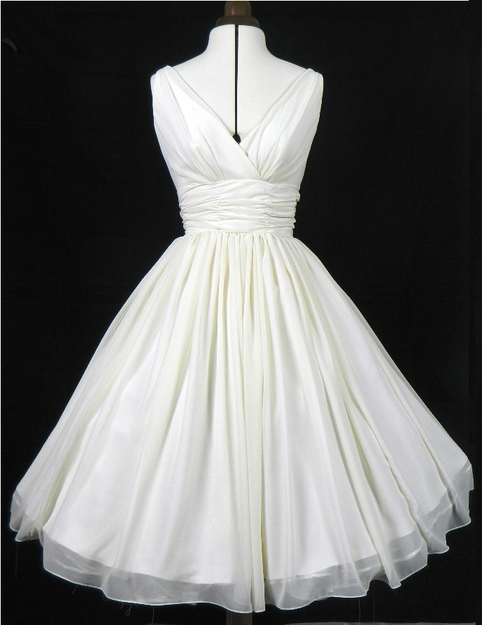 Simple and elegant 50s style dress. Ivory chiffon overlay, flattering for all sizes
