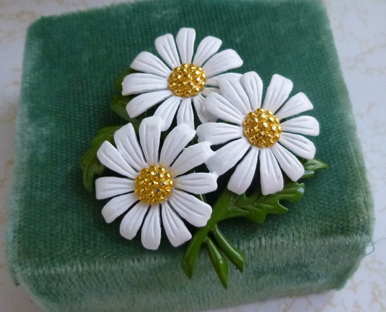 Vintage Enameled Metal Daisy Pin Flower Brooch by Crybabe on Etsy