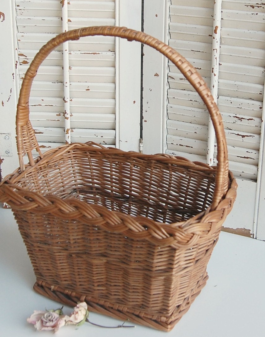 Vintage Wicker Basket Farmhouse Storage Basket with Handle