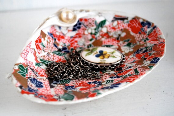 Items similar to Quahog Shell Jewelry Holder Pink Rose. Bracelets