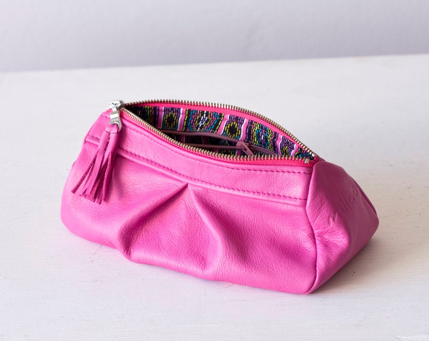 Leather cosmetic bag, makeup bag in Fuchsia pink - milloo