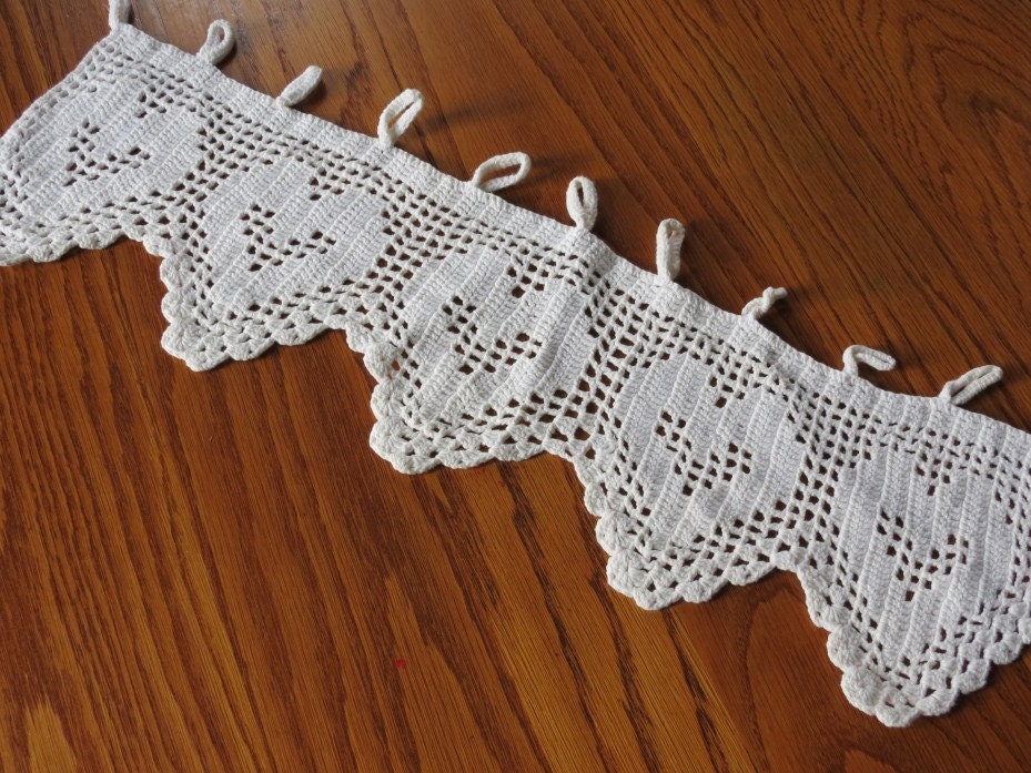 Vintage Hand Filet Crochet Lace Curtain by LeonasOldeLinens