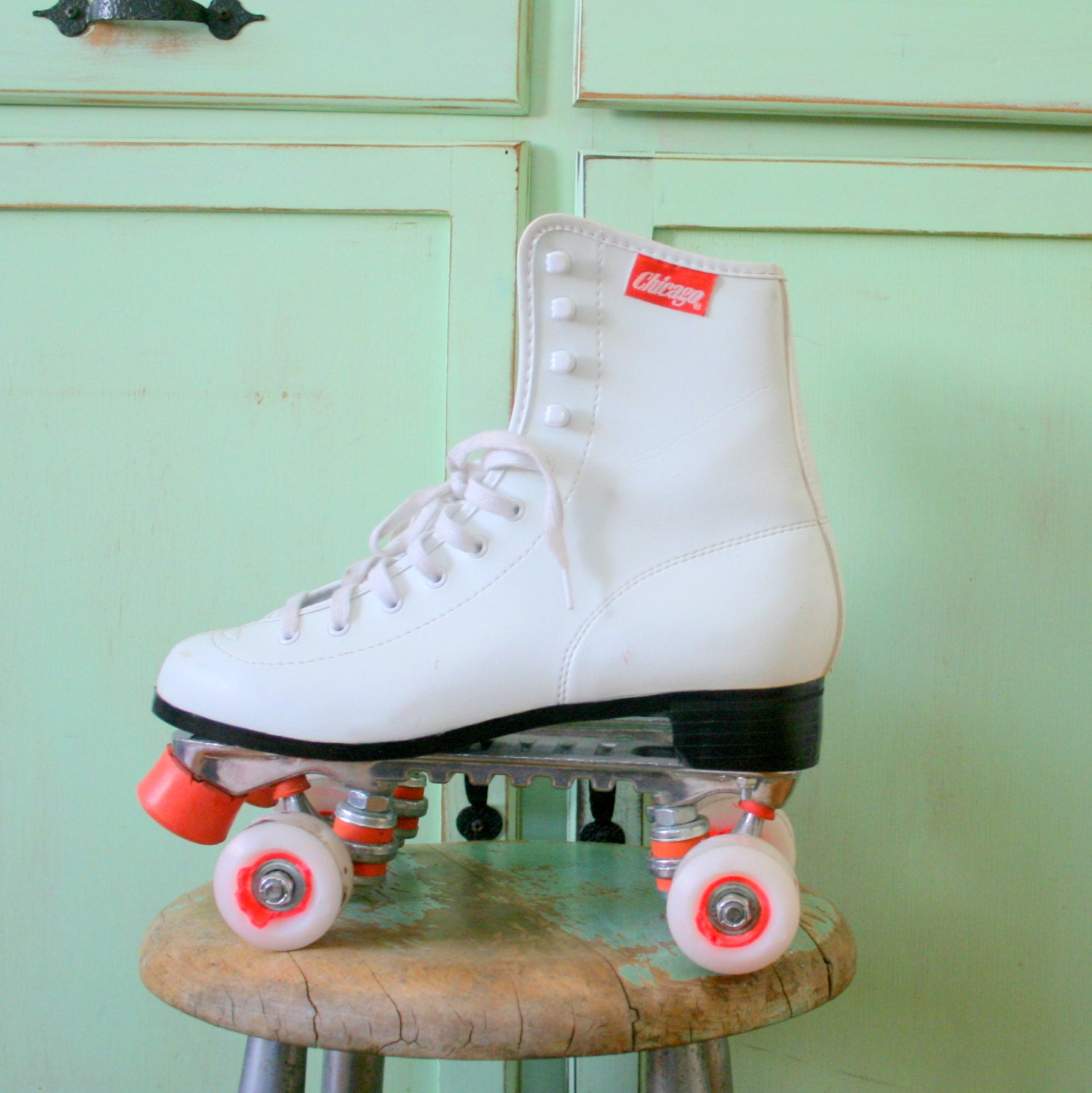 Vintage ROLLER SKATES.... size 9 womens. chicago. by retroandme