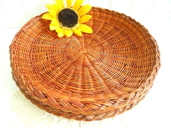 Vintage Wicker Rattan Plate Holders. Set of 4. by mamiezvintage