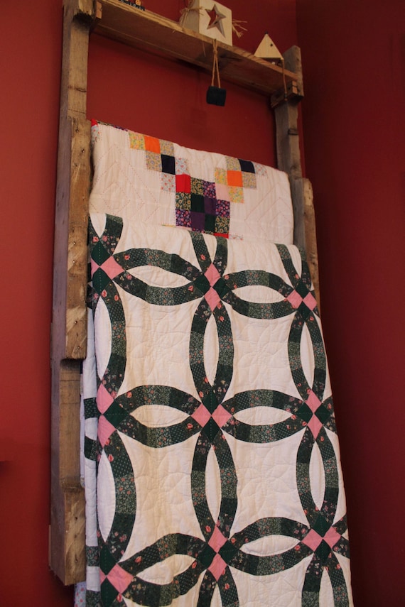 Items similar to Quilt Rack from Reclaimed Pallet Wood on Etsy