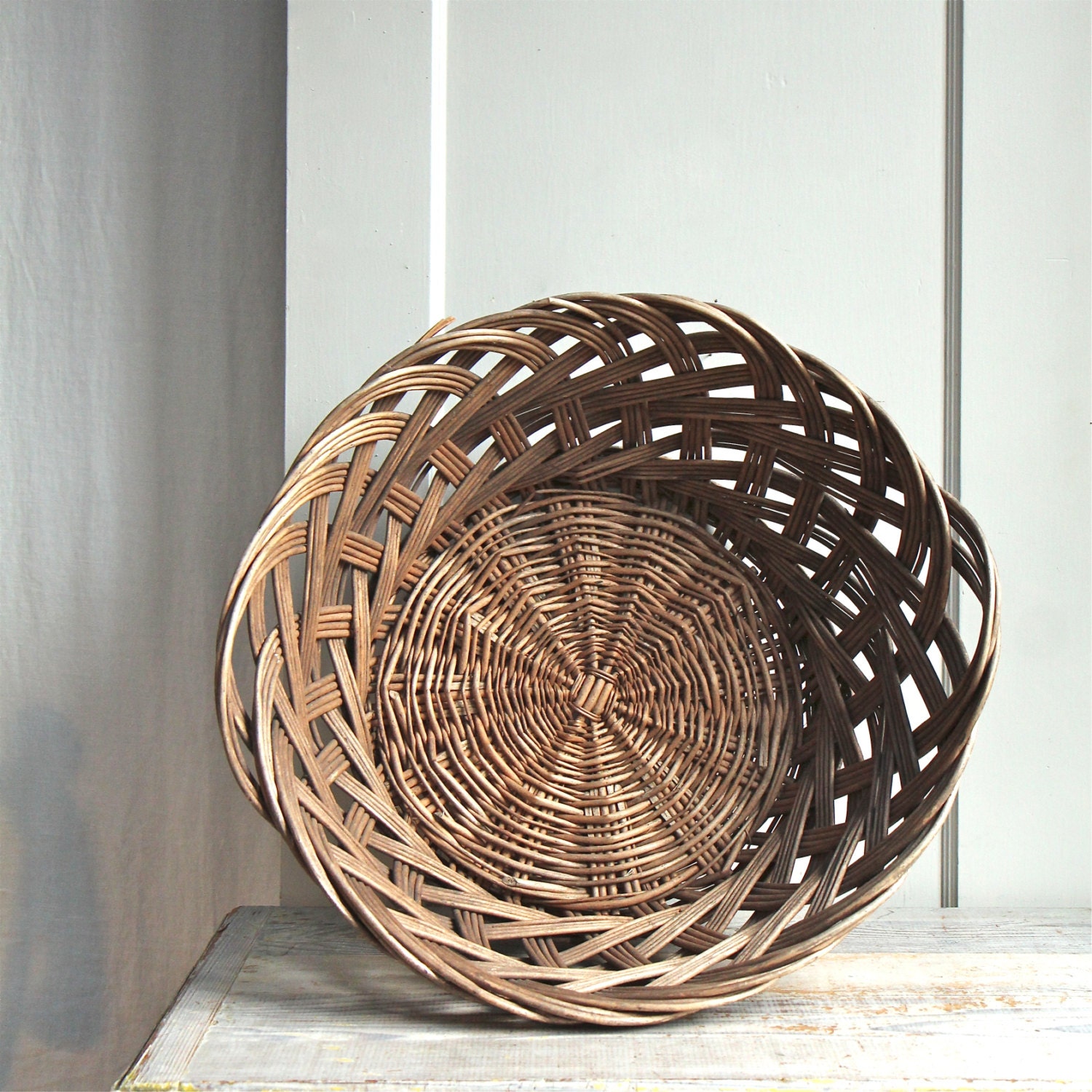 Large Vintage Handwoven Willow Basket / Vintage Storage, Rustic, Natural Decor - ethanollie