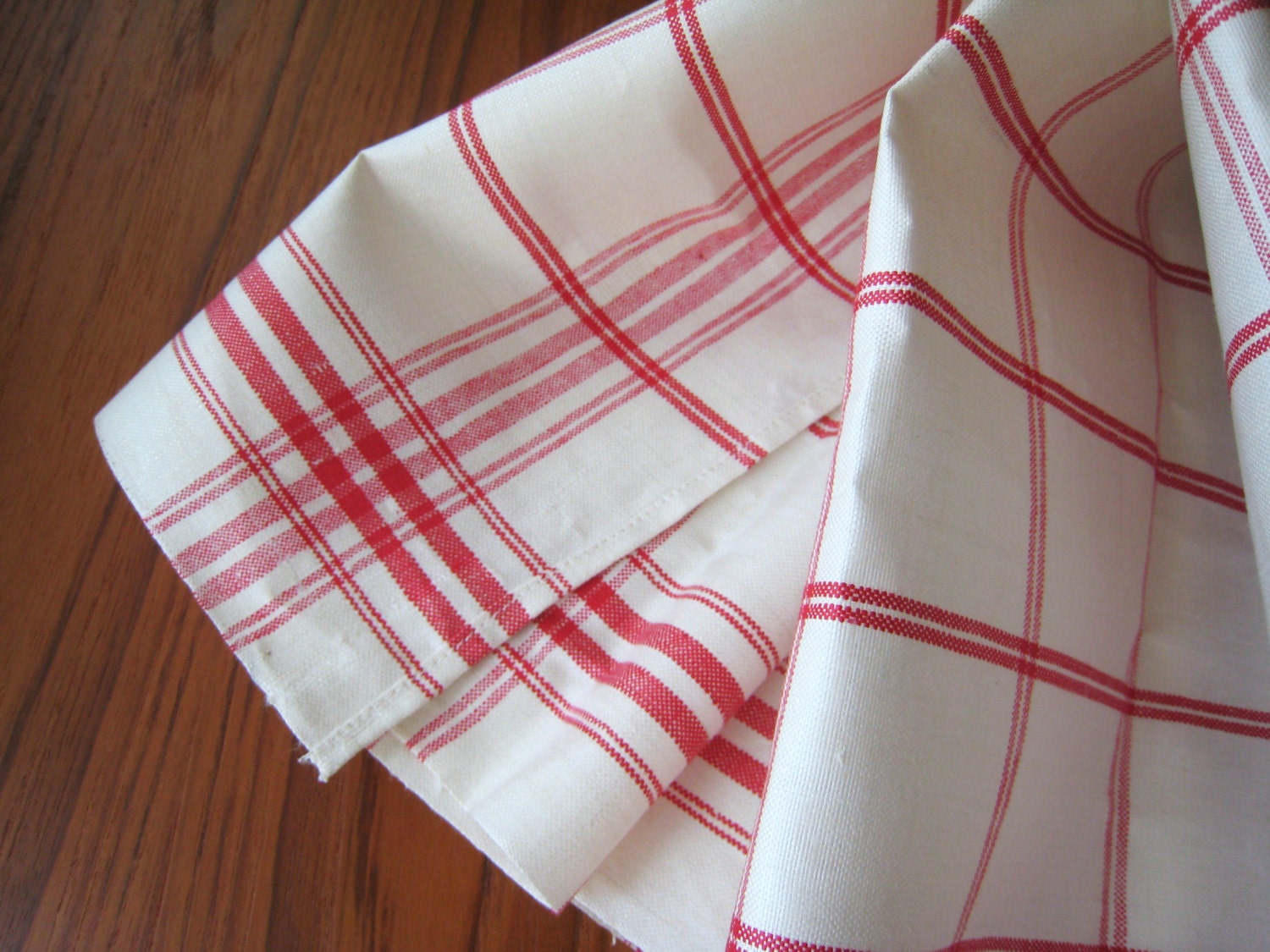 Vintage Linen Towel Circa 1960 Mid Century Red Stripes on Summer White Linen Large Towel