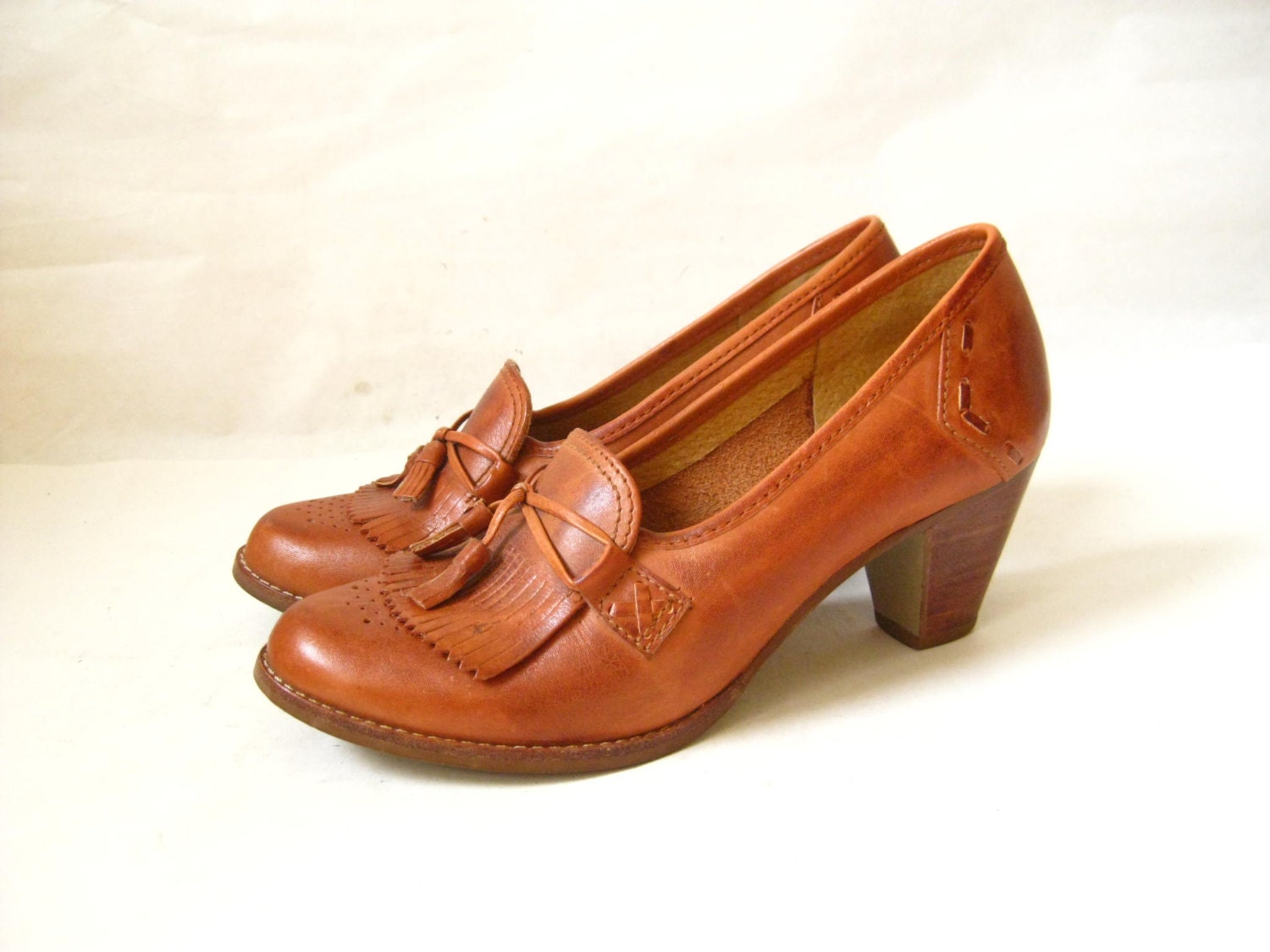 Vintage 70s Brown Leather Fringe Tassel Boho  Heels. Size 6 1/2