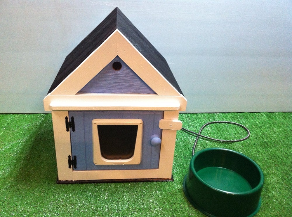HEATED outdoor CAT HOUSE/heated bowl, bed, shelter