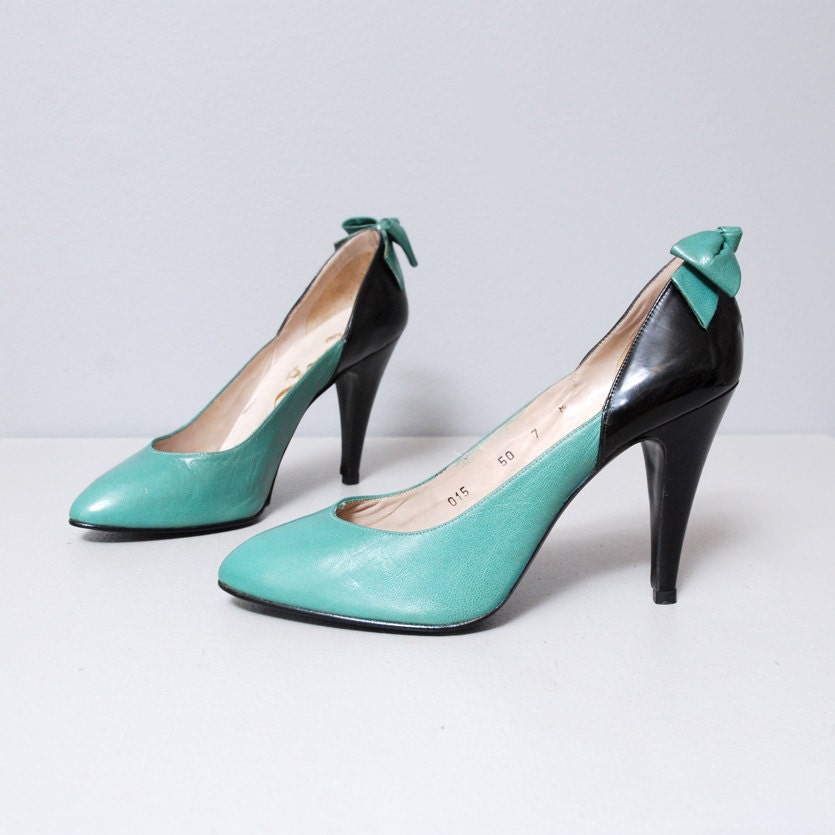 1980s Heels - Green and Black Stiletto Bow Heels - Size 7