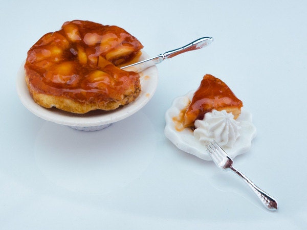 Tarte Tatin with serving - French Miniature Food in 12th Scale
