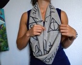 Harry Potter Spells and Charms Infinity Scarf in Grey and Black