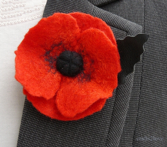 Red Poppy Pin. Remembrance poppy lapel pin. Small by Crafts2Love