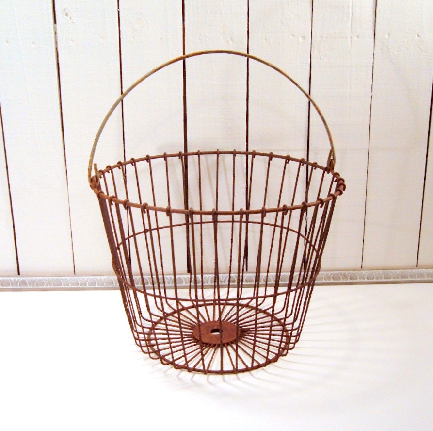 Rusty Apple Basket, Egg Basket, Vintage Wire Basket, Gathering Basket, Fall Autumn Decor, Large Basket, Rustic, Country, Primitive Decor - FrogLevelFarm