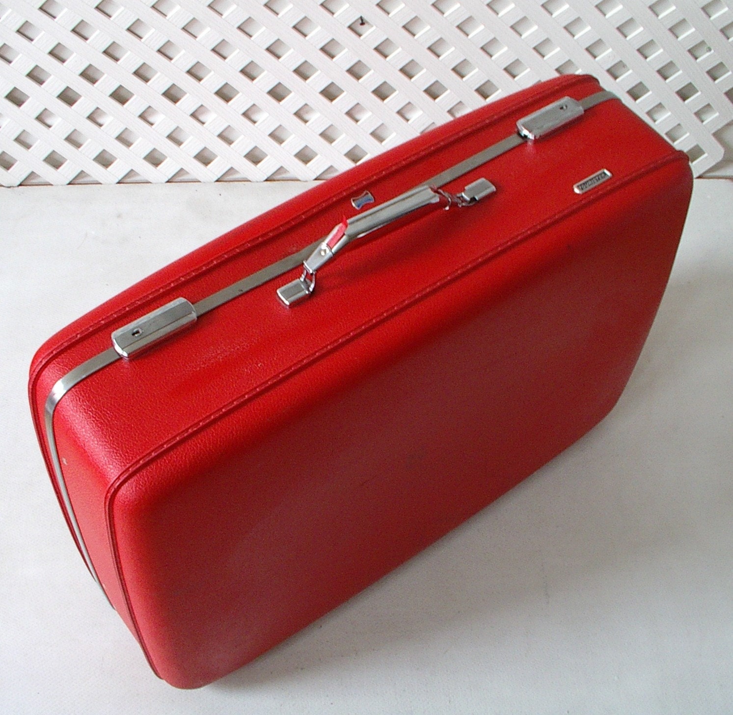 American Tourister 1776 Hard Shell Luggage Suitcase Carry On Red