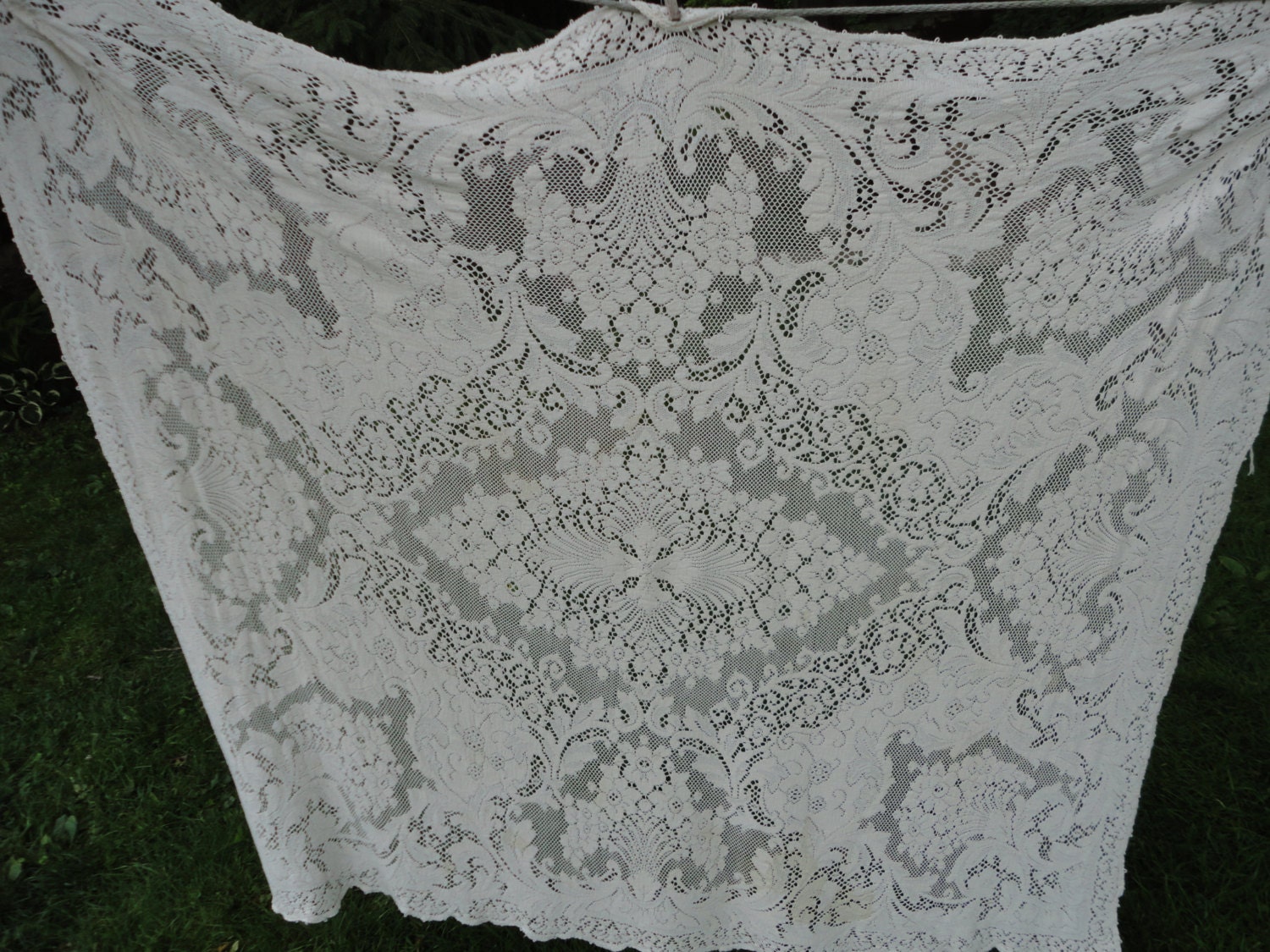 Vintage Quaker Lace Cloth No. 1370 for Your Fine Dining or Entertaining Tablecloth