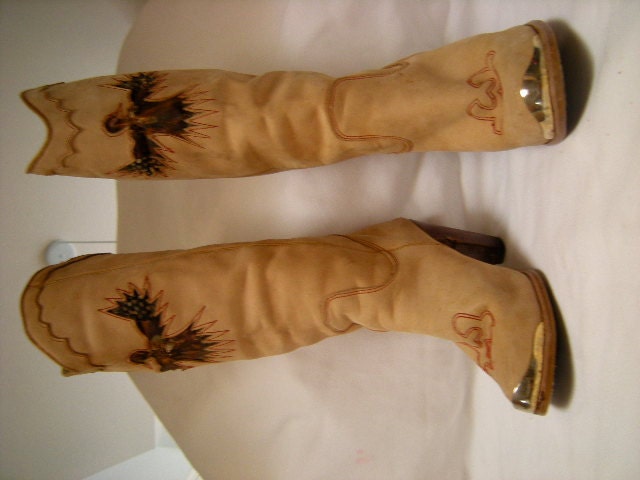 vintage western boots.Dolly Parton.heels.eagle design.leather.gold toe