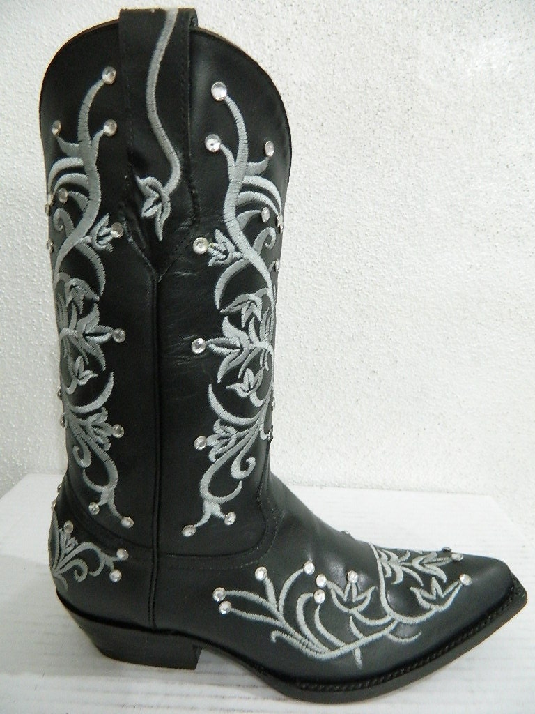 black cowgirl boots with rhinestones