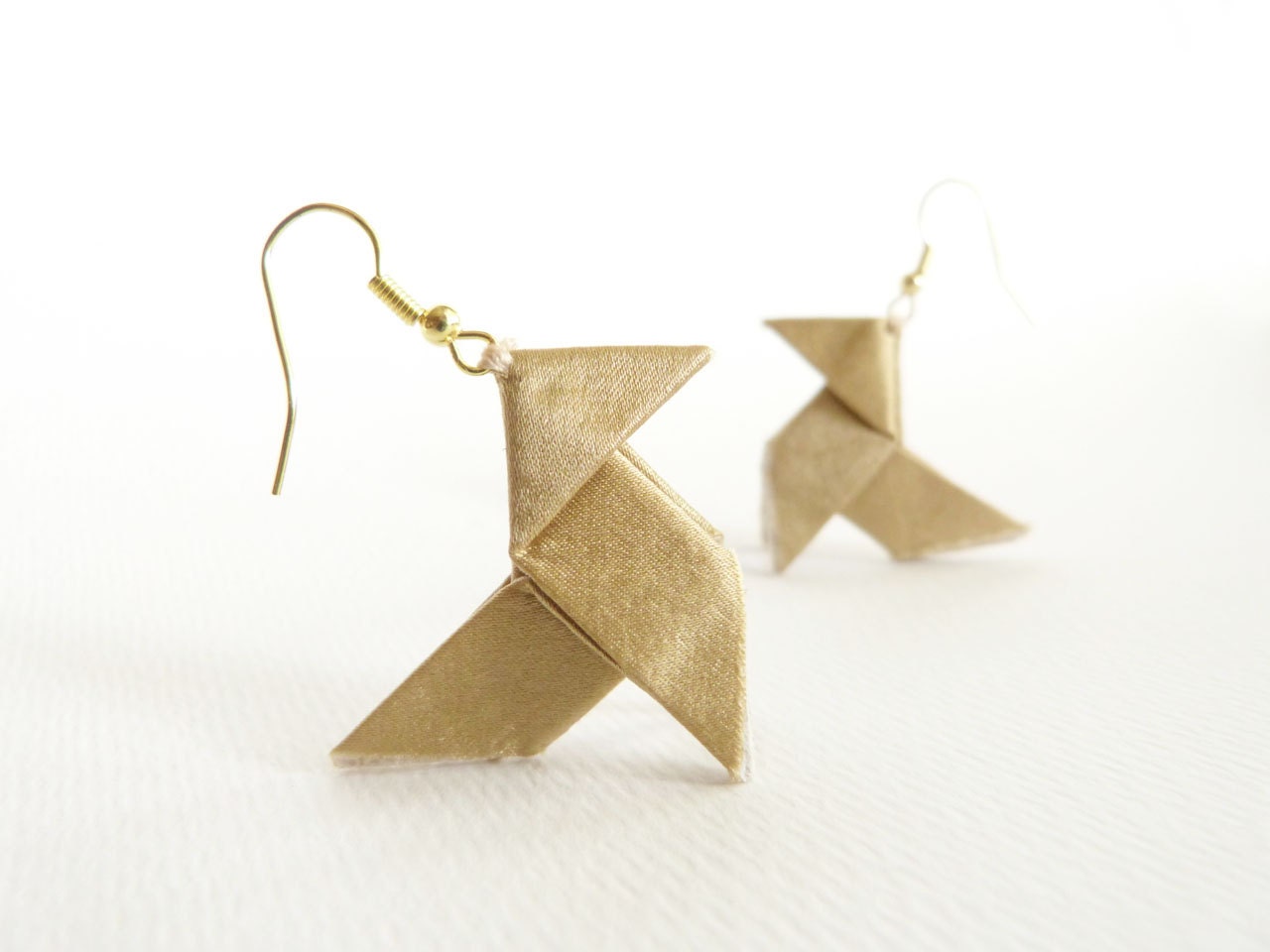Gold silk Origami earrings with golden hooks - Joliejye