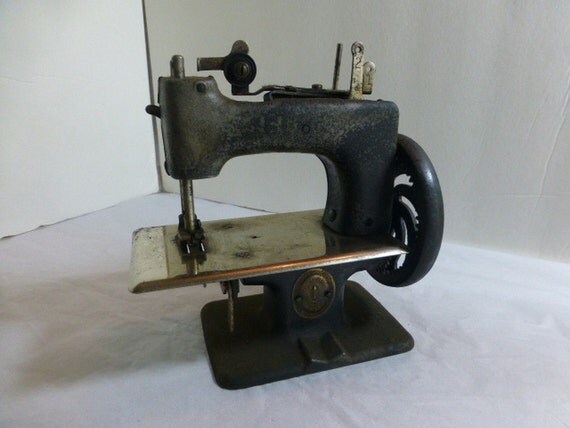 Toy Singer Sewing Machine Salesman Sample by OldQuincySchoolhouse