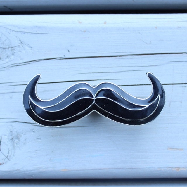 Mustache Drawer Knob in Silver Metal (MK138)