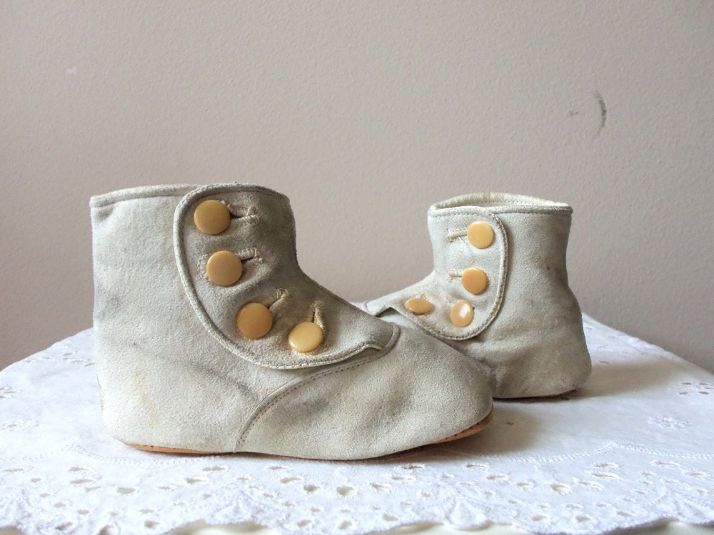 Antique Baby Shoes, Victorian High Top Baby Shoes, White Suede Leather Baby Shoes, 100 Years or Older, Collectible - 3OldeBroads