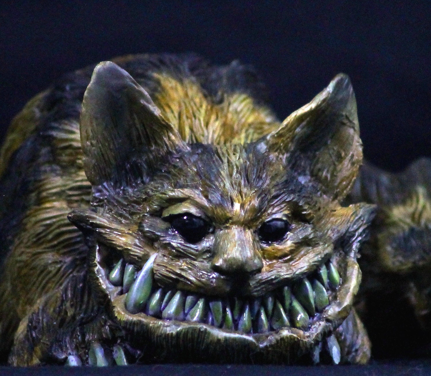 cheshire cat garden statue