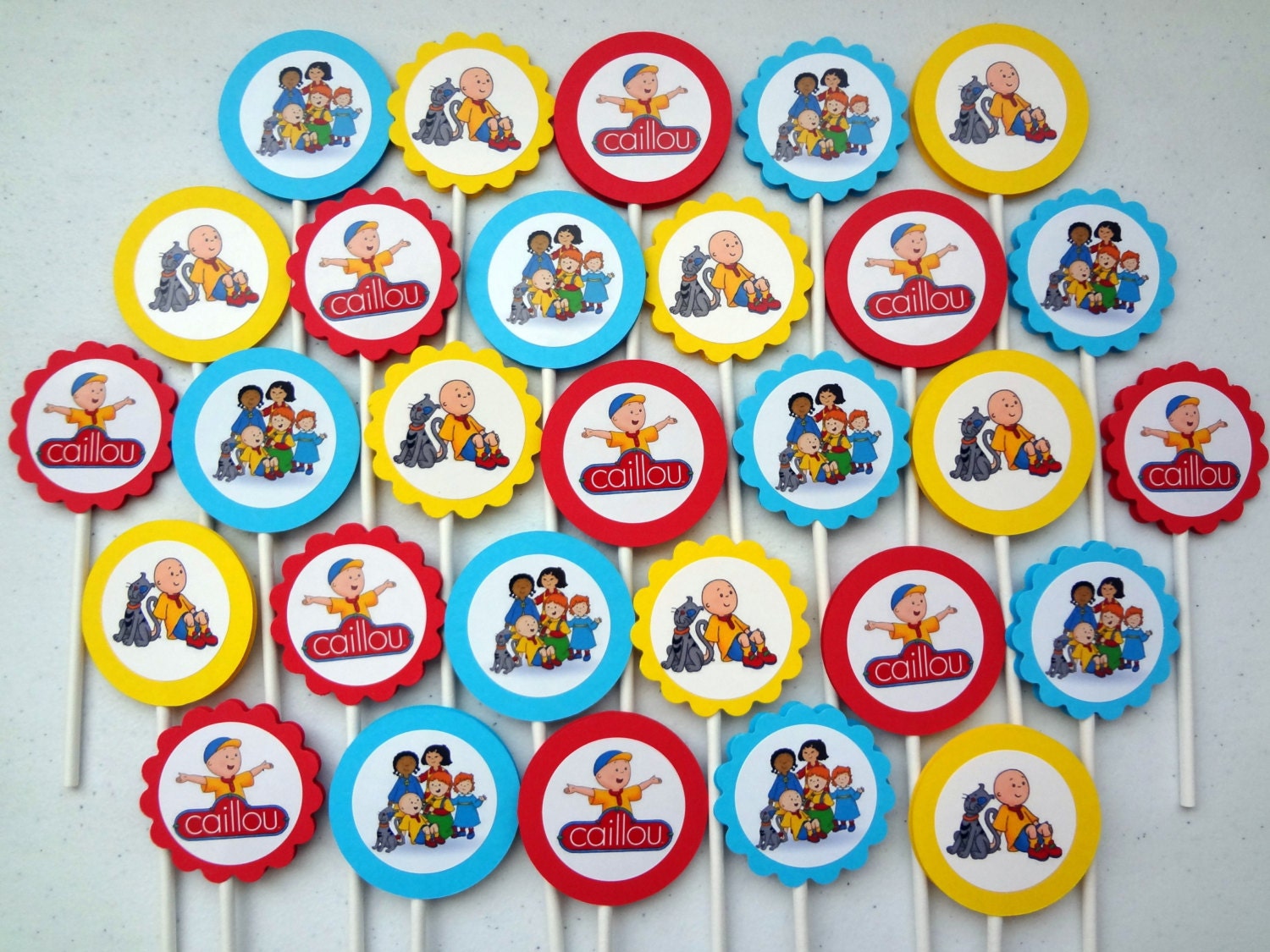 Caillou Birthday Cake on 30 Ct Caillou Personalized Birthday Party Favors Decoration Cupcake