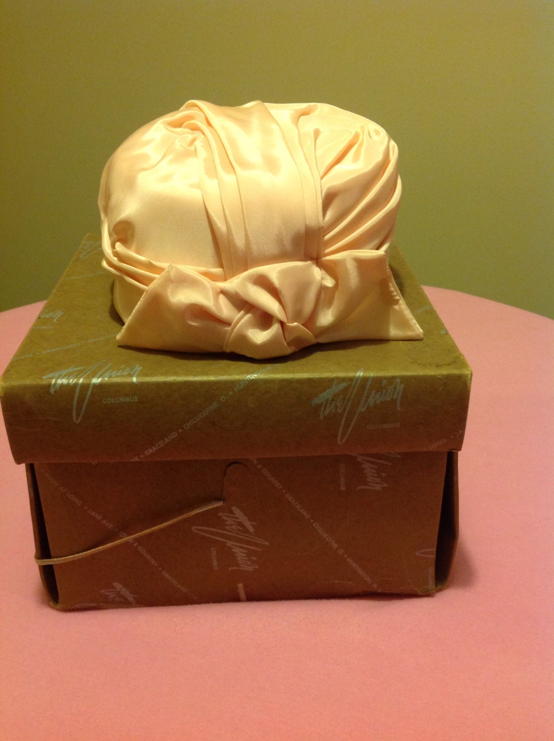 Items similar to Vintage 1960s Jackie O Pillbox Hat In Original Box on Etsy