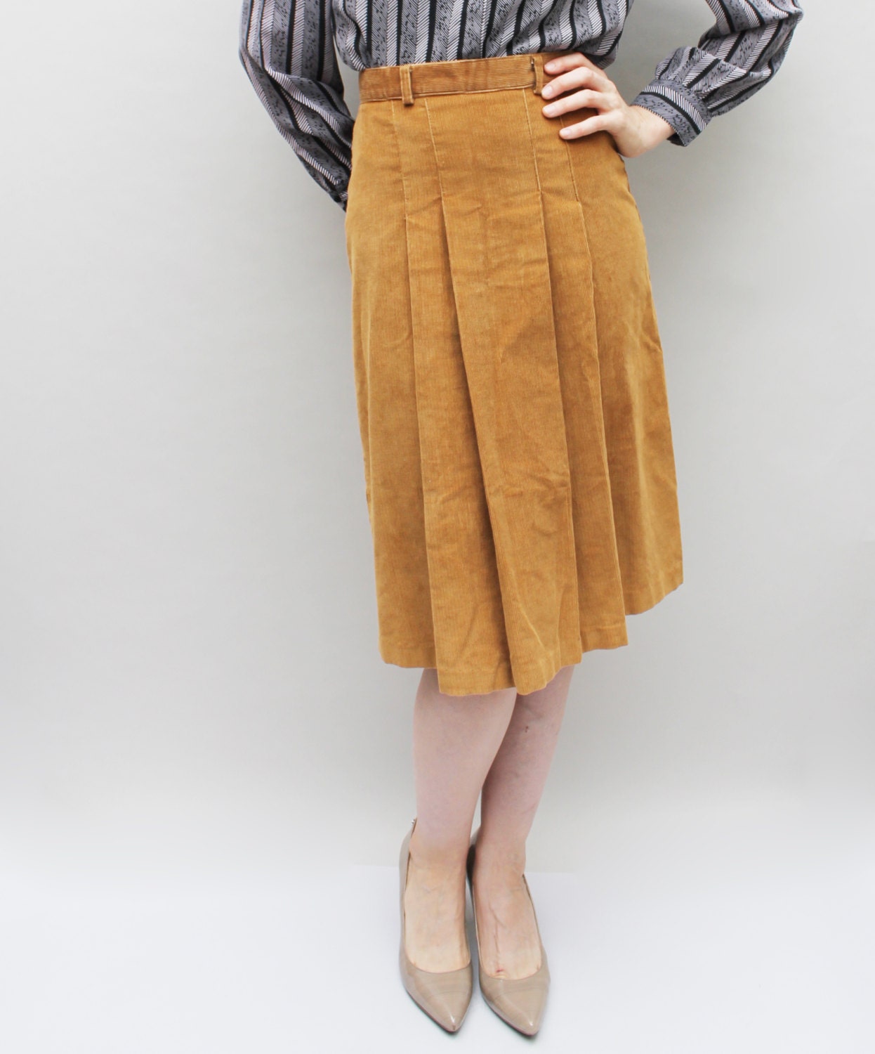 70s Vintage Pleat Front Corduroy Skirt in Tan - SMALL 26" waist