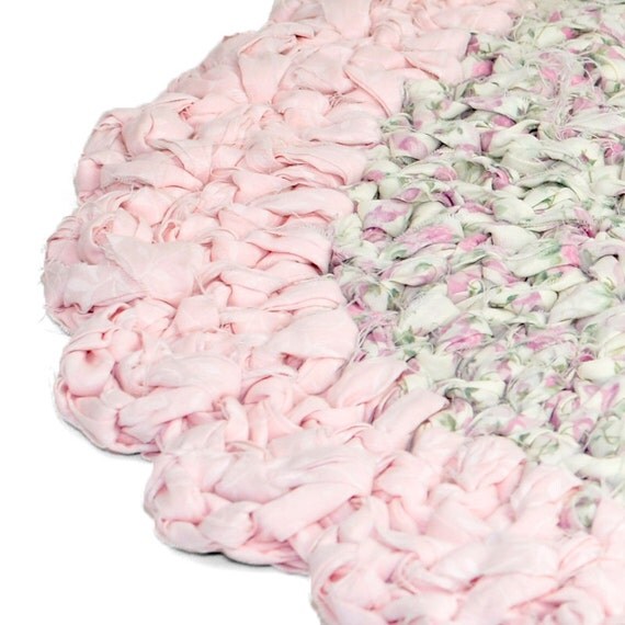 shabby chic rag rug floral rose fabric scalloped by onerustynail shabby chic rag rug floral rose fabric scalloped by onerustynail