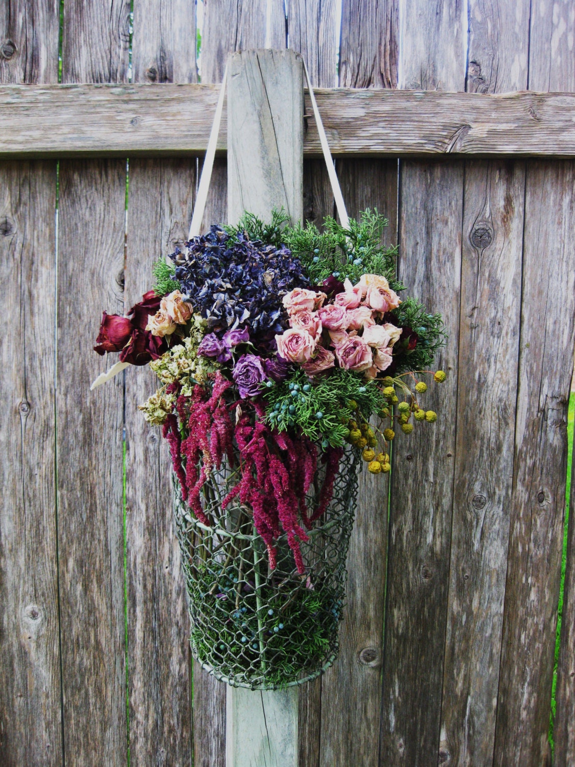 Vintage Chicken Wire Hanging Wall Vase/Basket by