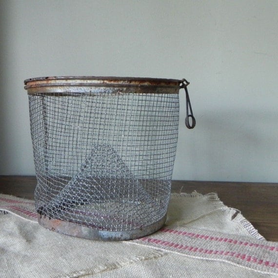 vintage metal wire rustic fishing basket with by jollytimeone