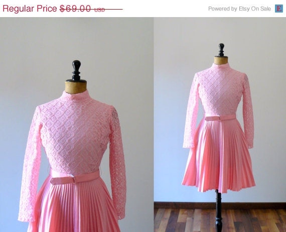 3 DAYS 40% OFF - Vintage 1960s dress. 60s pink pleated skirt mini dress - BottegaVintage