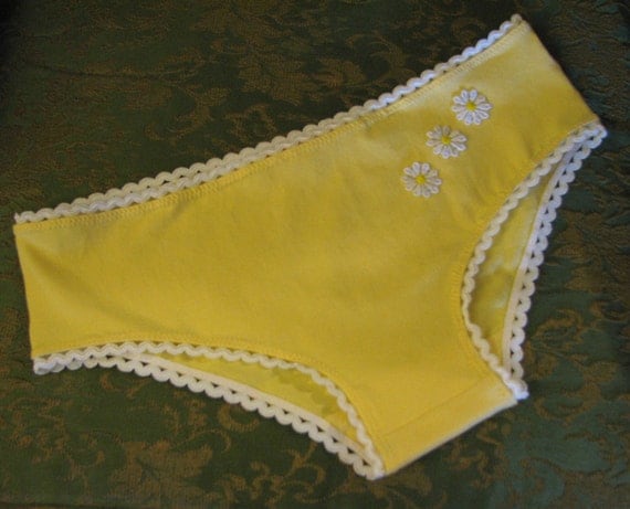 yellow panties size 1X with daisies by inspirationvintage69