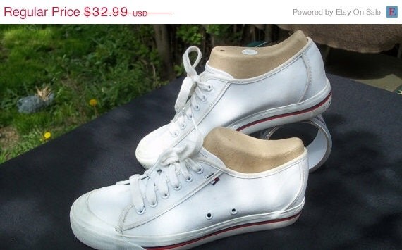 SALE 80's Hilfiger Deck white canvas shoes. women size 8 very little