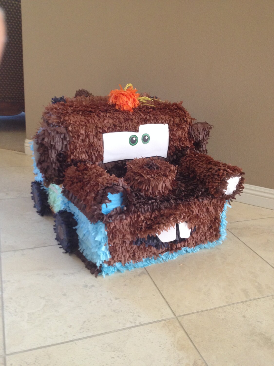 tow mater pinata