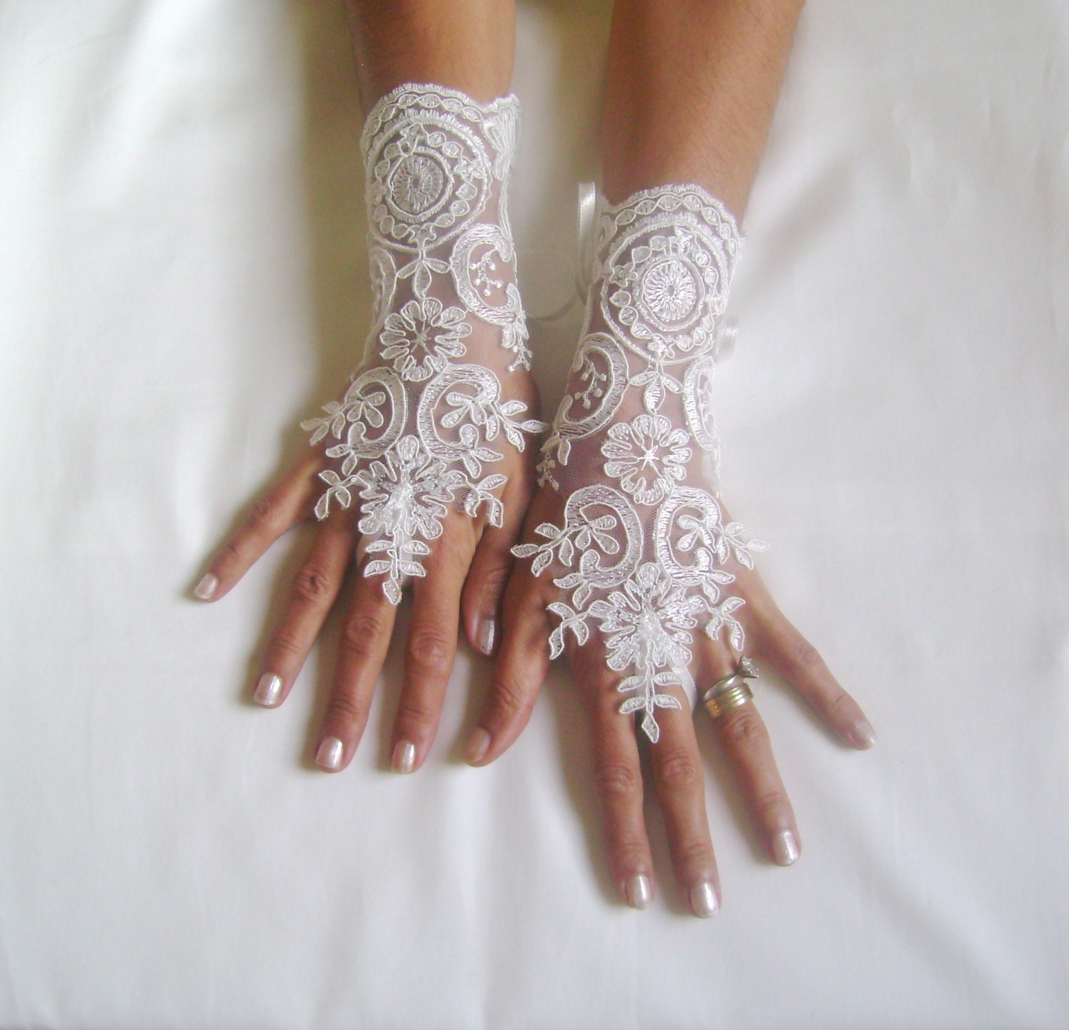 Wedding gloves off white free ship wedding gown french lace off cuff bridal glove lace for bride party prom jubilee - GlovesByJana
