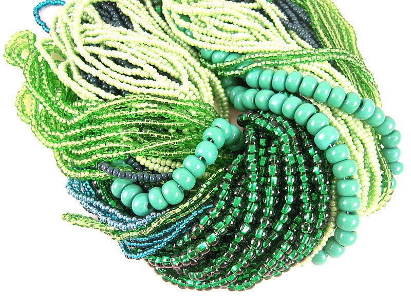 BULK Lot Green Glass Seed Beads 30 Strands 8 by