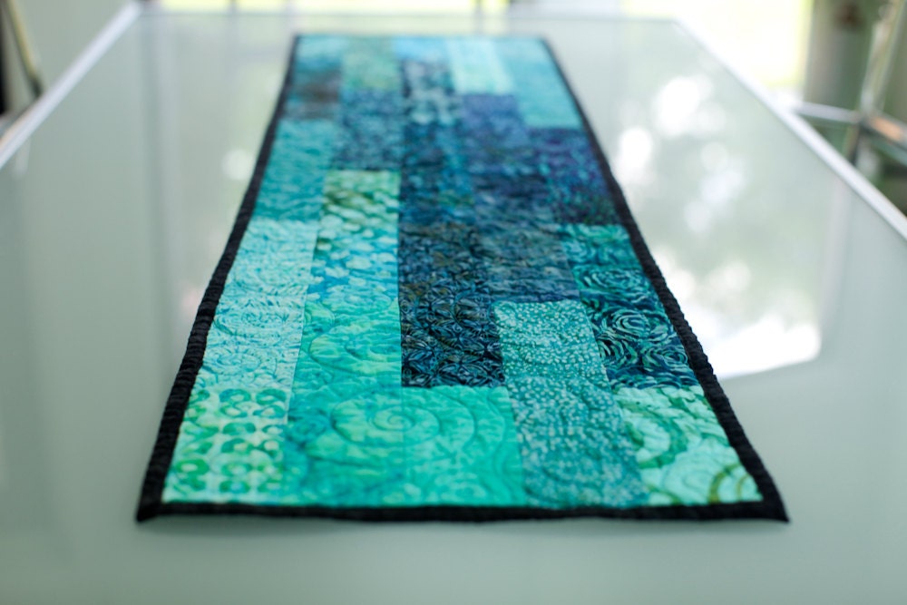 quilted table runner - deep water - btaylorquilts