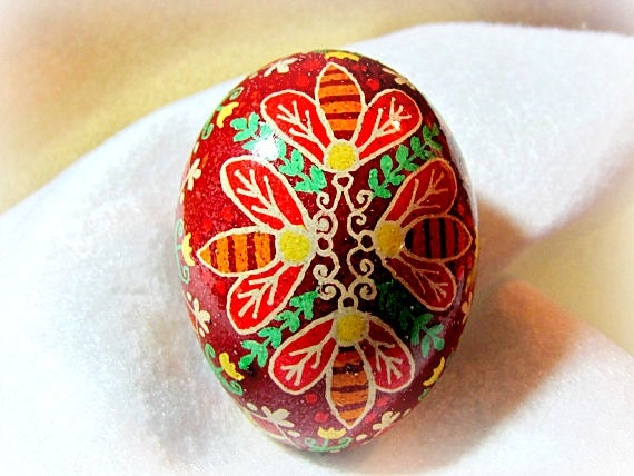 Egg, Pysanka, Ukrainian Easter Egg, Batik decorated chicken egg, Bumblebee Party- Ukrainian Egg