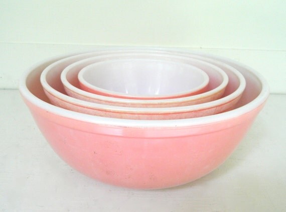 Vintage Pretty Pyrex Nesting Mixing Bowls Set of 4