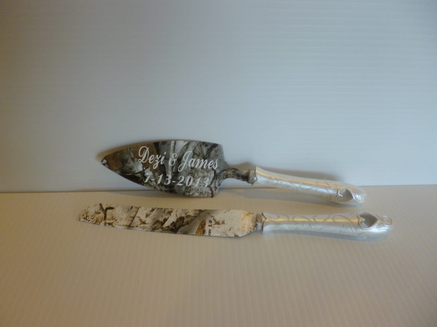 Camo wedding cake knife and serving set in Snow by RuttinCamo