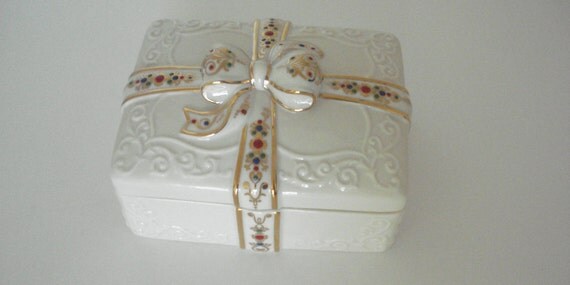 Lenox Porcelain Music Box Jewelry Box Trinket Box in Original Box