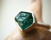 Rough Raw Emerald Ring - Engagement Wedding - Sterling Silver - Custom size - metalmorphoz